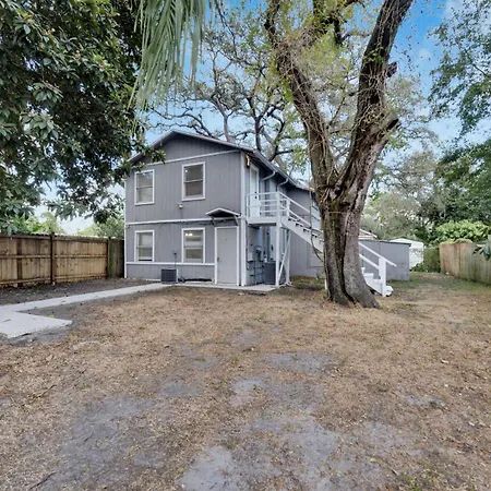 Tampa Bliss Comfy 2 Bedroom Apartment